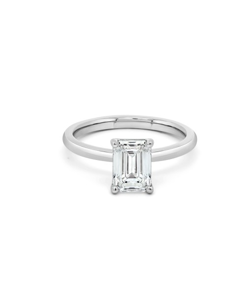 1.50CT Lab Grown Emerald Cut Engagement Ring plus qu'un jeu 