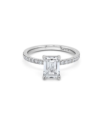 1.50CT Lab Grown Emerald Cut Engagement Ring d'Europe débarque