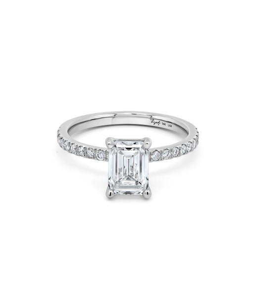 1.50CT Lab Grown Emerald Cut Engagement Ring d'Europe débarque